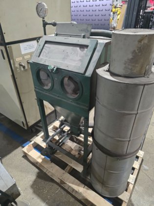 ECONOLINE SAND BLASTING CABINET