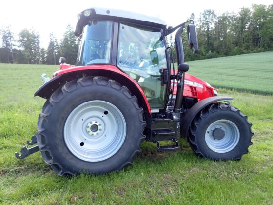 Traktor MF