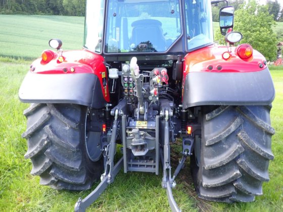 Traktor MF