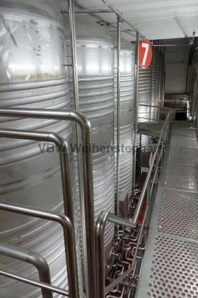 明るいビールセラー