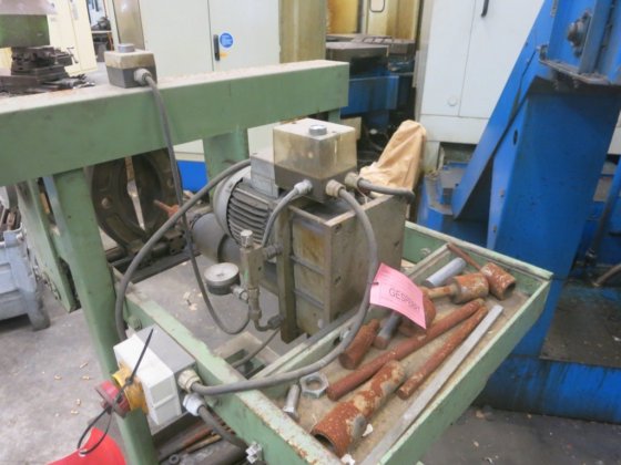 Centering machine #1077-04021