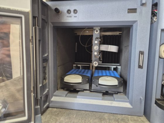 WATERS ACQUITY With SAMPLE MANAGER