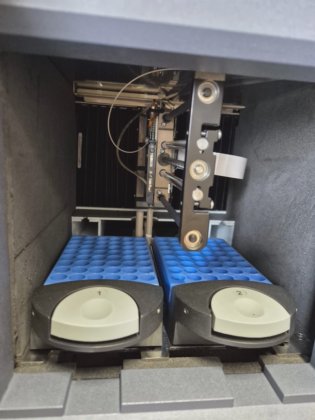 WATERS ACQUITY With SAMPLE MANAGER