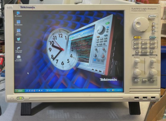 Tektronix TLA7012 Portable Logic Analyzer