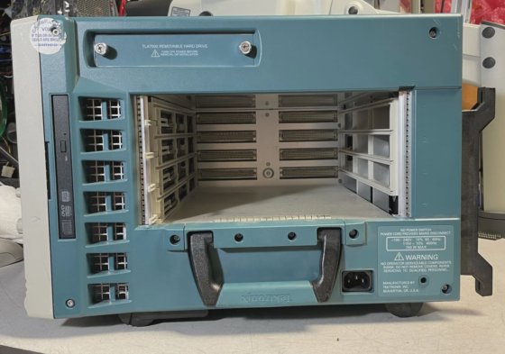 Tektronix TLA7012 Portable Logic Analyzer