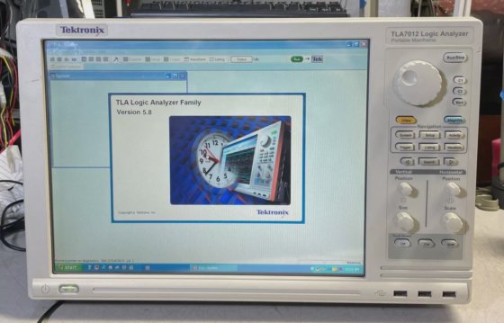 Tektronix TLA7012 Portable Logic Analyzer