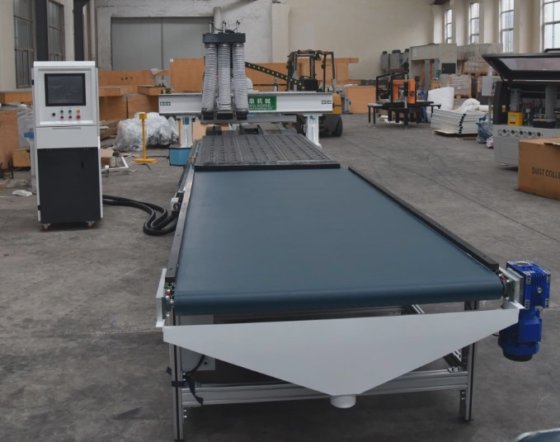 CNC Router with Automatic Loading
