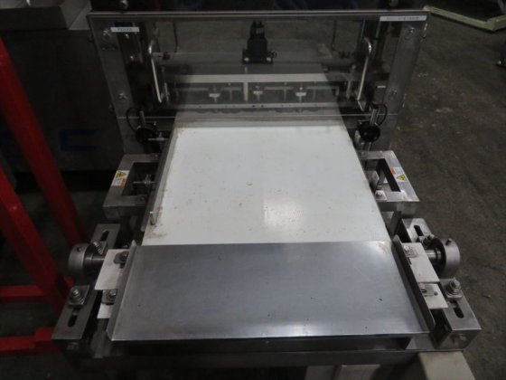 2013 (株)オオヤマフーズマシナリー 型抜き機