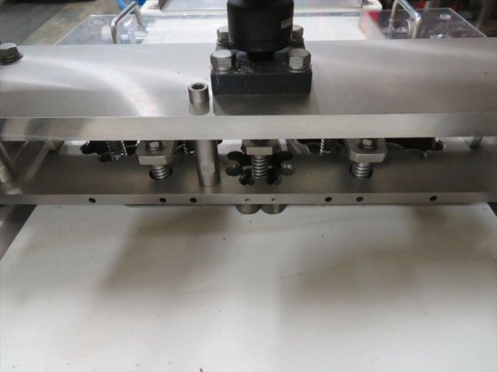 2013 (株)オオヤマフーズマシナリー 型抜き機