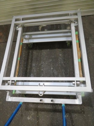 (株)日阪製作所　レトルト装置用 台車