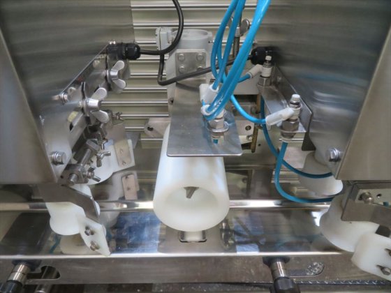 2011 レオン自動機 株式会社 UC213