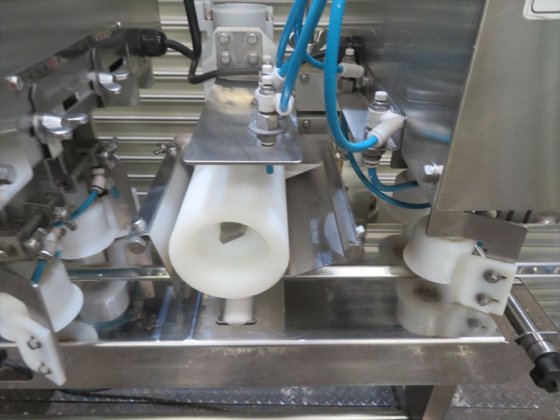 2011 レオン自動機 株式会社 UC213