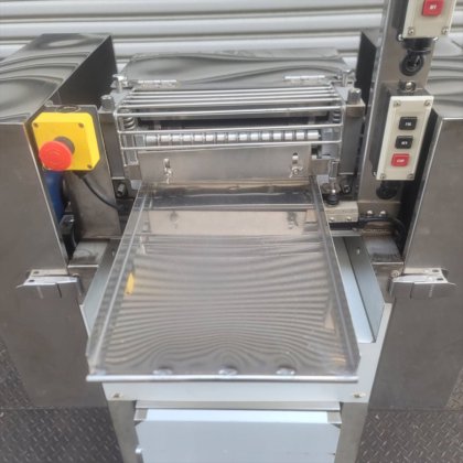 2019 戸谷鉄工所　回転式切断機