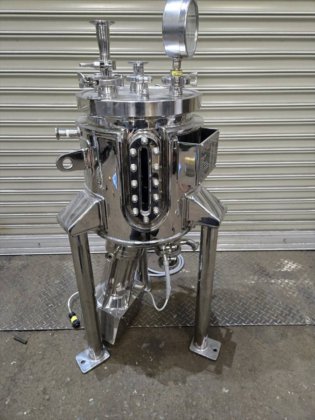 2001 エムテクニック(株)　混合溶解機