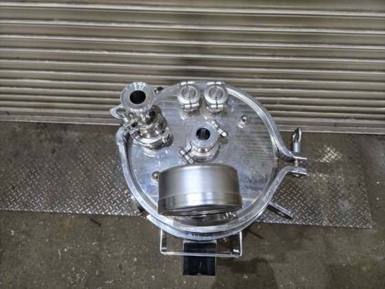 2001 エムテクニック(株)　混合溶解機