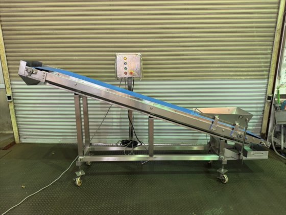 2005 ステンレス傾斜コンベヤ 300×2750
