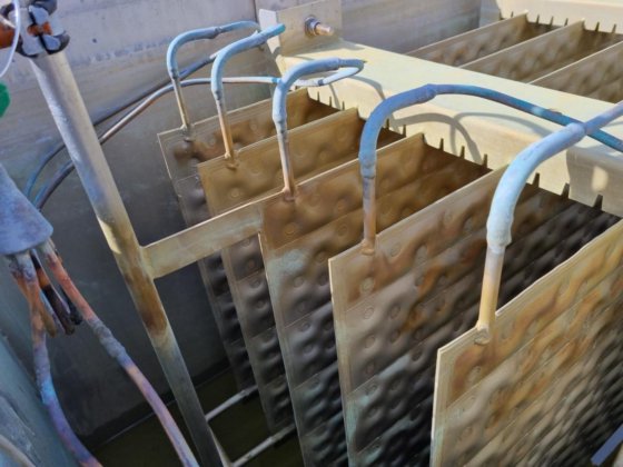 落下膜浸漬熱交換器