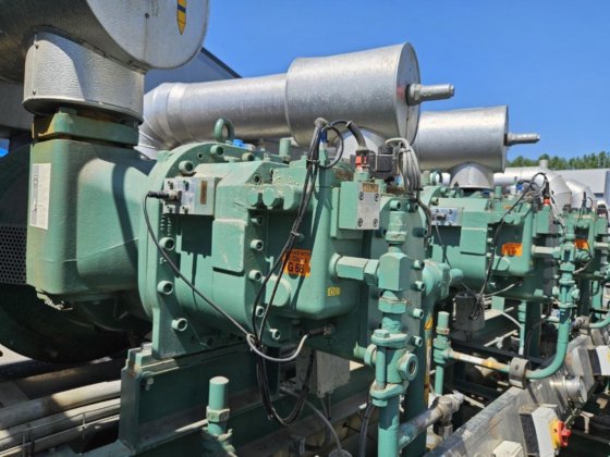 ビッツァー水冷式ねじ圧縮機セット