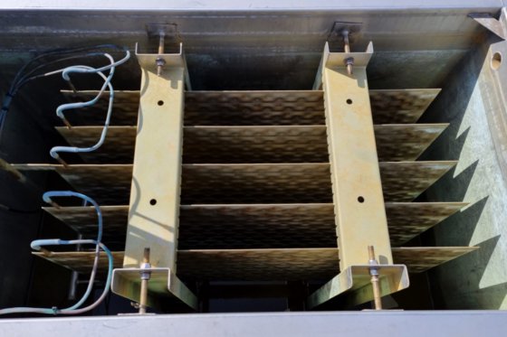 落下膜浸漬熱交換器