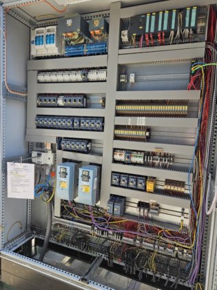 ビッツァー水冷式ねじ圧縮機セット