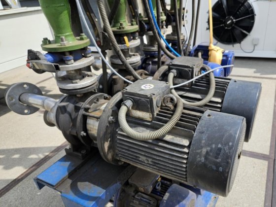 液体受信機水タンク