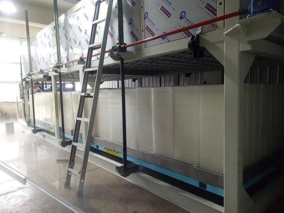 オマーンからのコンパクトな商用中古製氷機、新鮮さを保つ新しいコンクリートブロック製造機