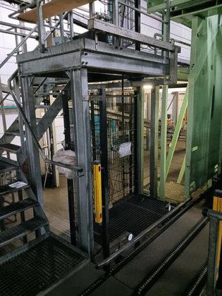 使い捨てボトル用PET充填ライン