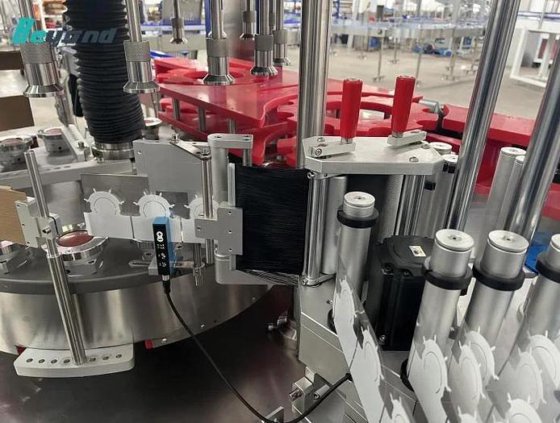 定制不干胶高速 PET 圆瓶打码自动贴标机