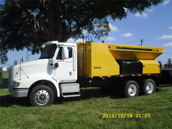 2005 HD10 EQUIPMENT PAVERS in