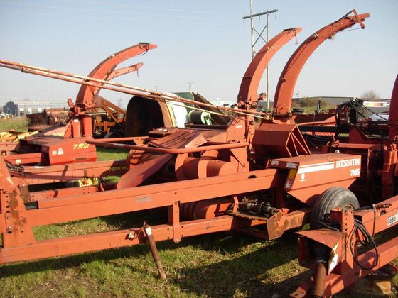 Hesston 7145 (HARVEST EQUIPMENT) Harvesters
