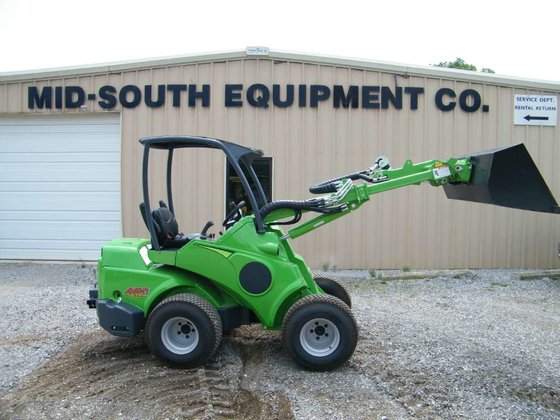 2014 Avant 635 Loaders in