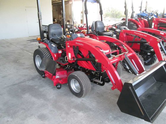 2015 Mahindra eMax 25 HST