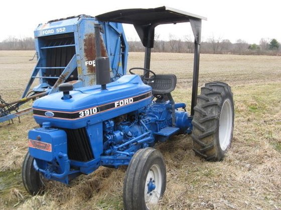 1990 FORD 3910 Tractors in