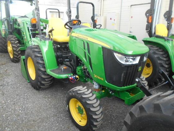 JOHN DEERE 3039R Tractors in