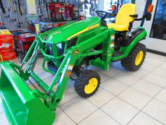 JOHN DEERE 1025R Tractors in