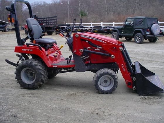 2013 MASSEY FERGUSON GC1715 Compact
