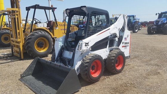 BOBCAT S590 Skid steers in