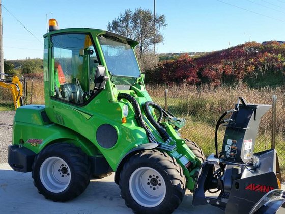 2013 Avant 640 Loaders in