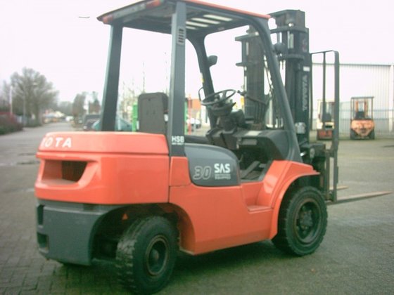 Toyota 7 FDF 30 in