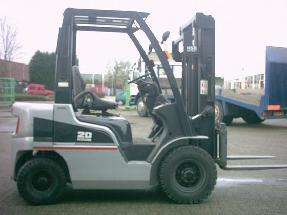 Nissan YL02A20 in Beneden-Leeuwen, Netherlands