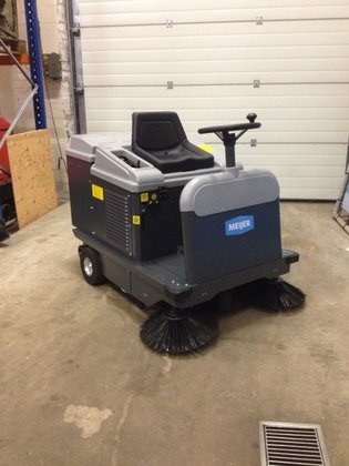 opzit Meijer veegmachine zeer krachtig