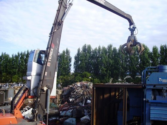Kinshofer Schrootgrijper in Zedelgem, Belgium