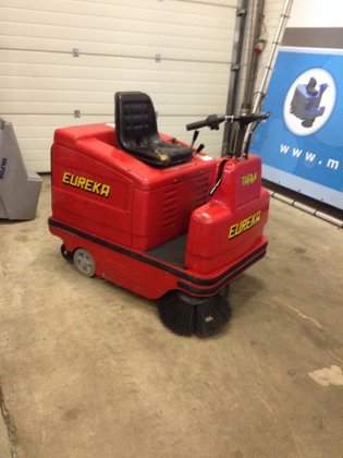 Wendbare compacte opzit veegmachine Eureka