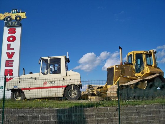 2000 Caterpillar NP300 in Solignac-sur-Loire,