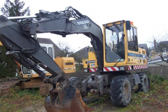 1997 Volvo EW130C in Bourron-Marlotte,