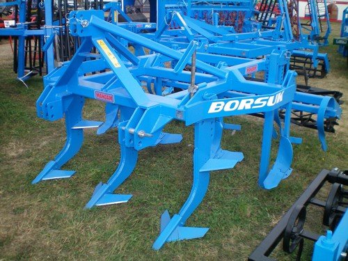 agrostunter stijftandcultivator in Dussen, Netherlands