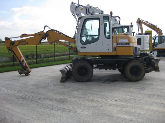 2006 Liebherr A309 in Saint-Pryvé-Saint-Mesmin,