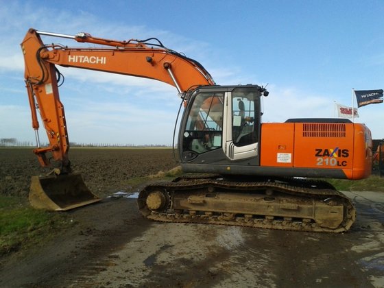 2009 Hitachi ZX210LC-3 in Biervliet,