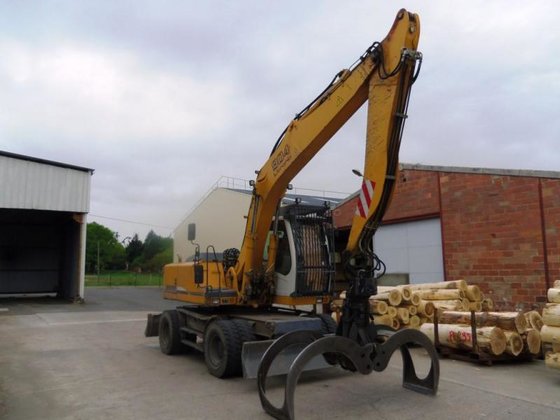 2005 Liebherr A904 in Saint-Pryvé-Saint-Mesmin,