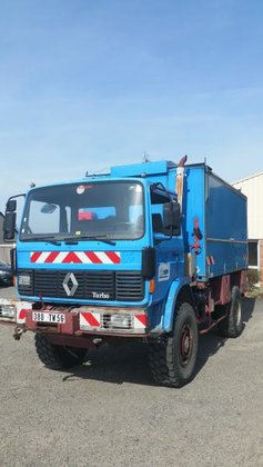 Renault 110-150 in Saint-Germain-en-Coglès, France